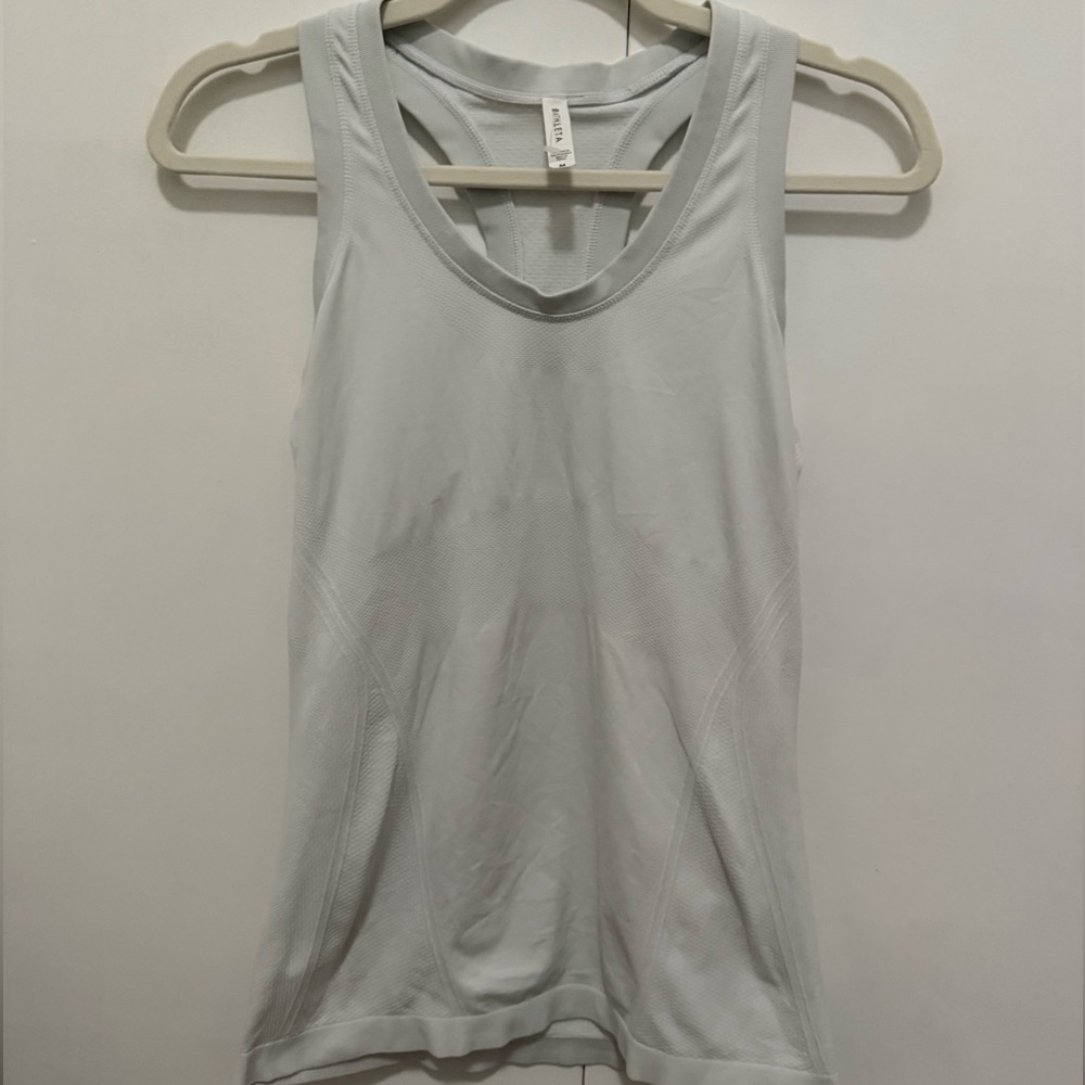 Athleta Momentum Tank Top in White, Size Medium